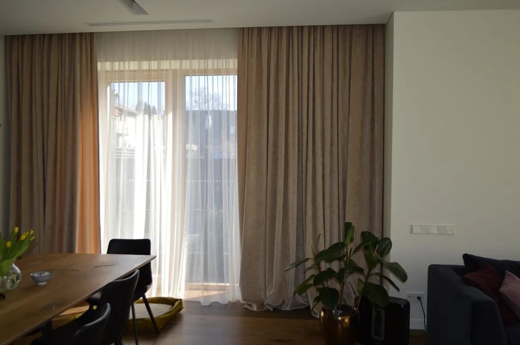 20190302 užuolaidos. Audinys Ambera Velveten Beij