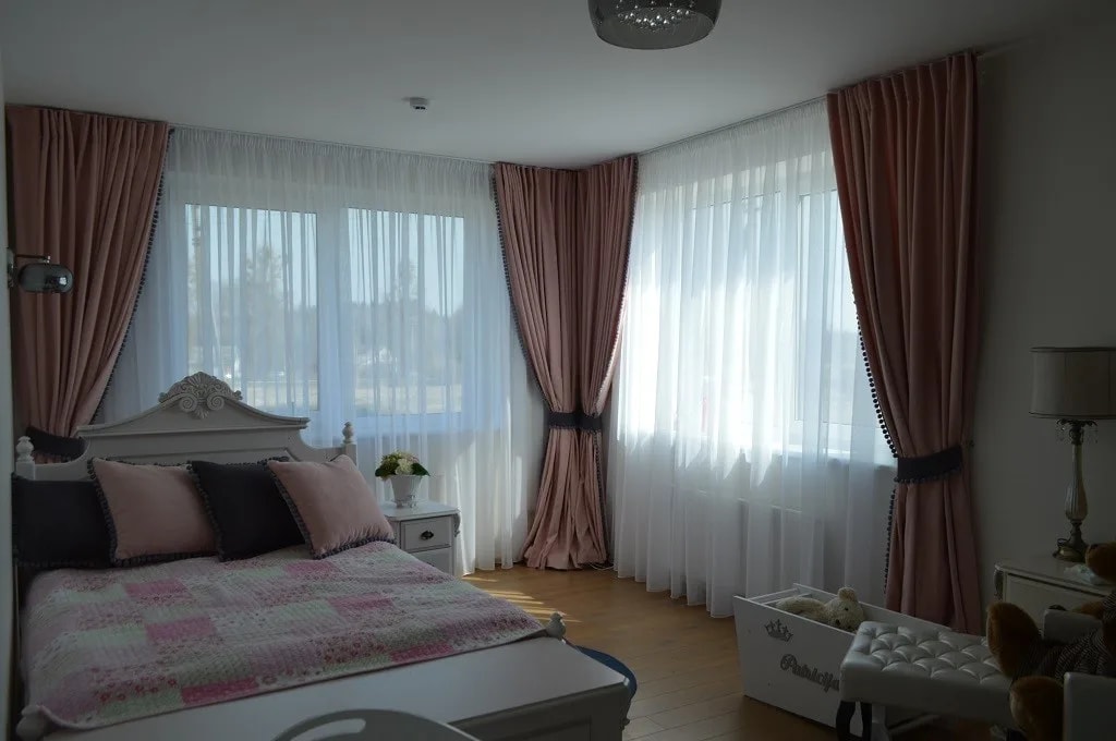 20190407 užuolaidos mergaitės kambaryje. Audinys barchatas V-33